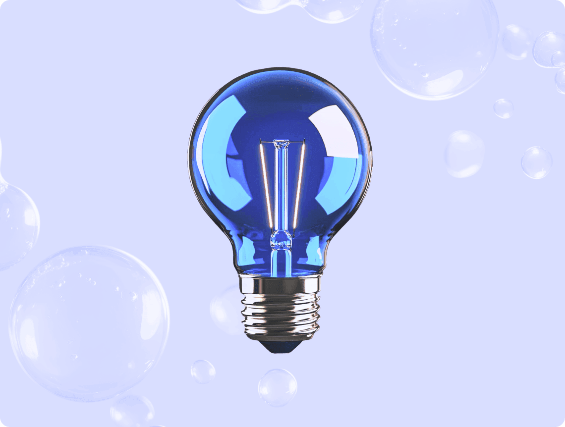 Синяя лампочка, на фоне мыльные пузыри